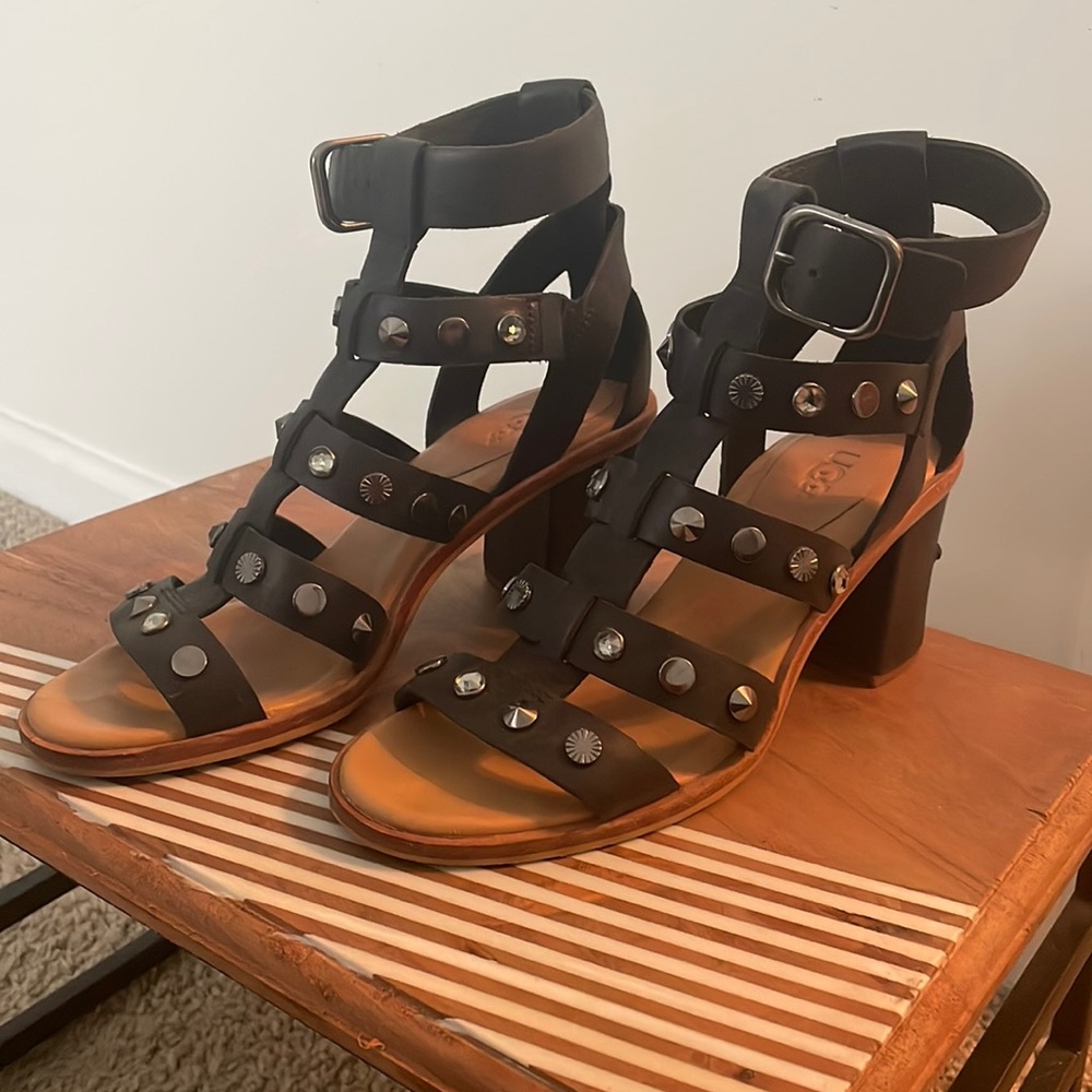 Ugg Black Leather Studded Sandals with Block Heel Women’s Size 7